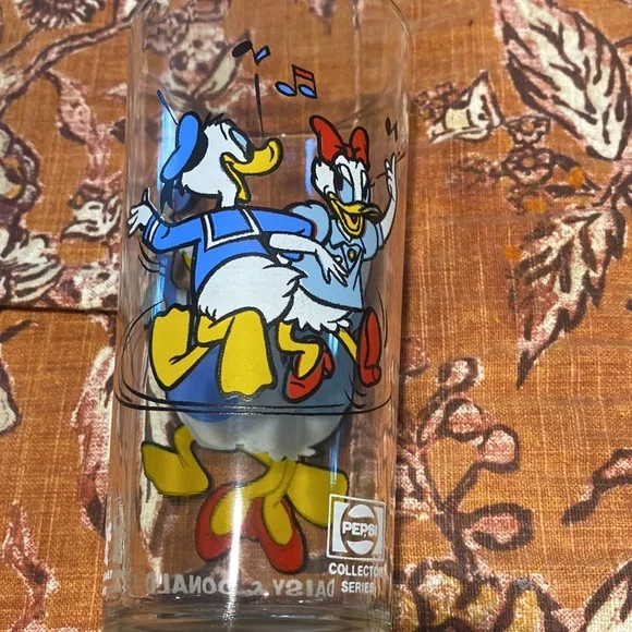 Collectible Vintage Pepsi glasses - Picture 7 of 10